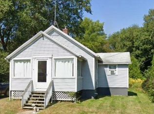 54 Village St, Deep River, CT 06417