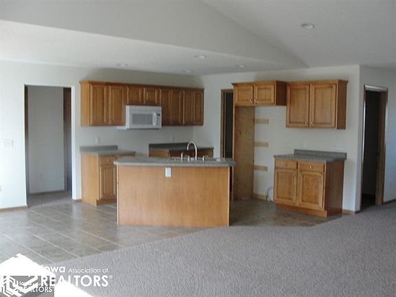 4th image of 2747 Sunrise Ct NW