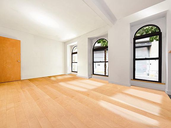 3rd image of 105 E 19th St APT 1D