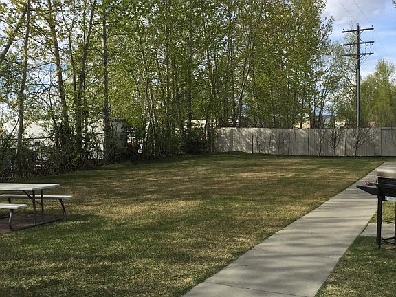 outside, large yard, quiet