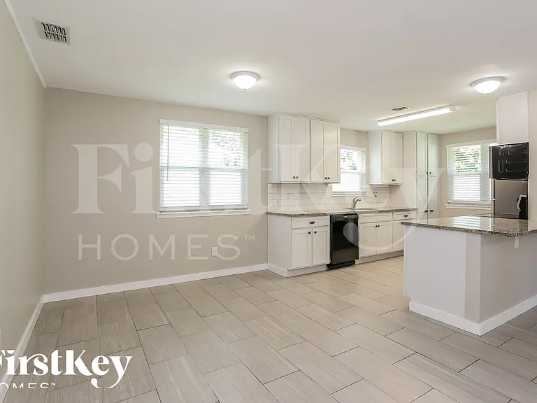 1047 Cove Landing Dr — Photo 6