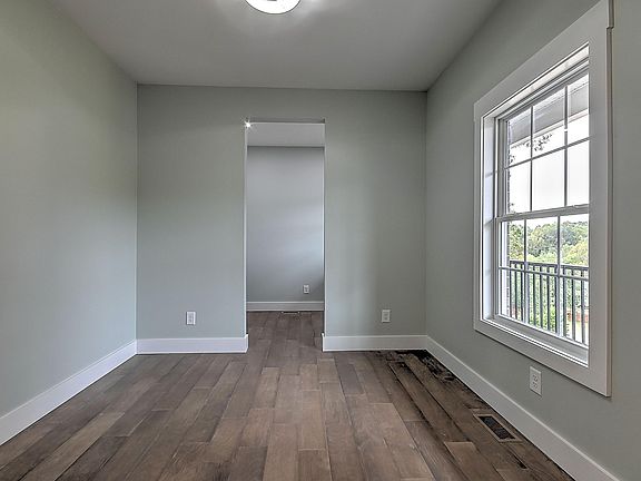 3rd image of 704 Sugarwood Ct