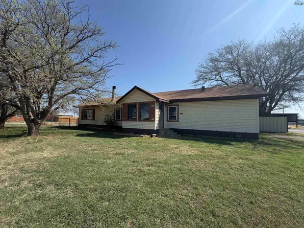 944 S Waggoner St, Electra, TX 76360
