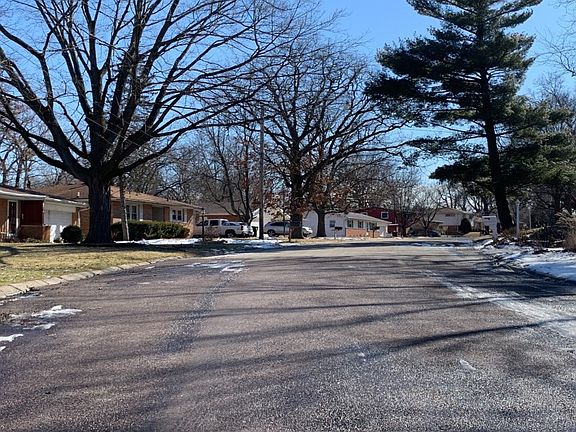 3rd image of 5509 N Stephen Dr