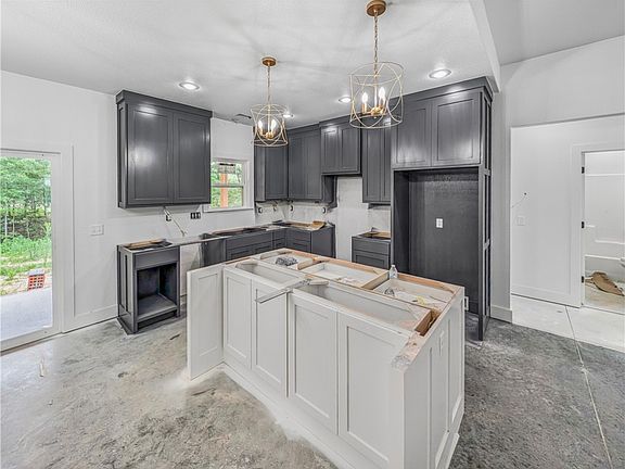 2nd image of 11 Collins Ln