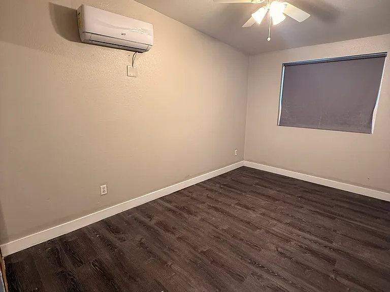 2753 Talbot St — Photo 27