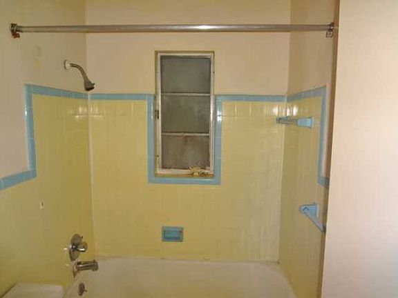 4th image of 2243 Dora St