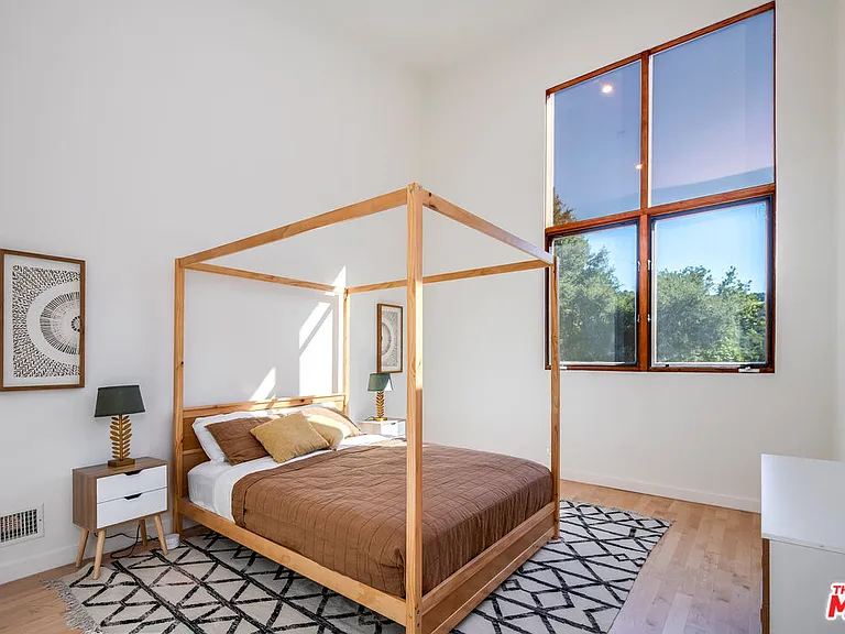 3600 Mandeville Canyon Rd — Photo 20