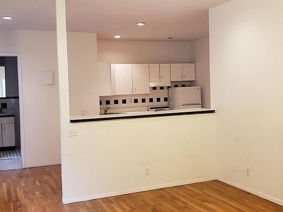 3rd image of 1720 2nd Ave APT 4B