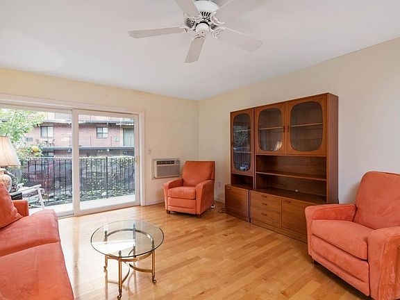 3rd image of 5 Linda Ln APT 2-1