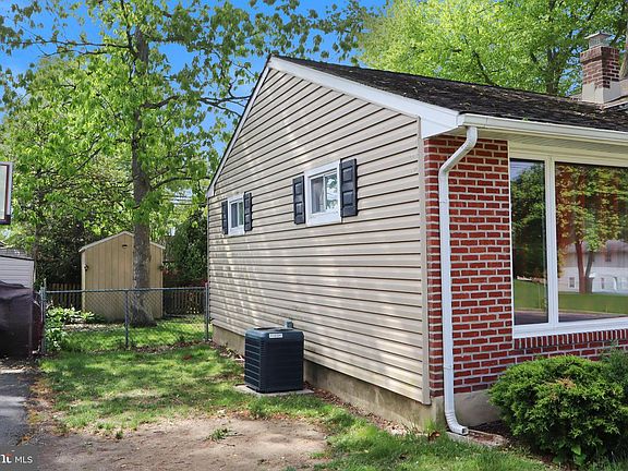4th image of 1317 Fitzwatertown Rd