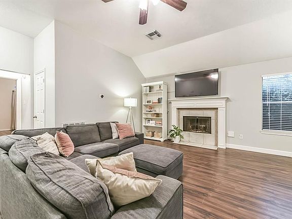 3rd image of 1107 Merribrook Ln