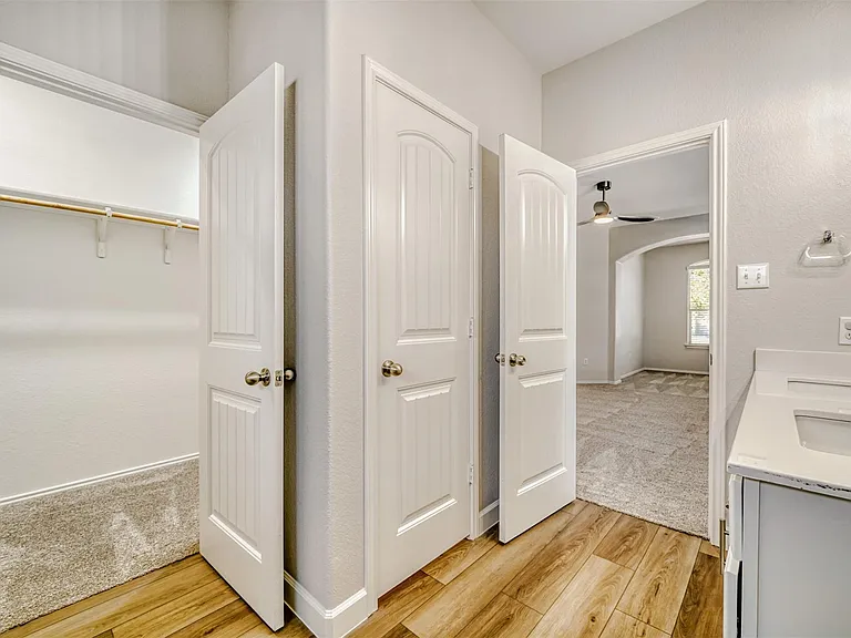 301 Serpentine Ln — Photo 21