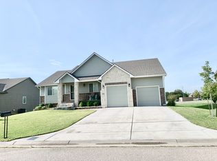 1223 W Leonard St, Haysville, KS 67060