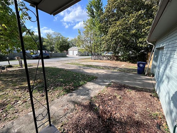 4th image of 209 S Neal St