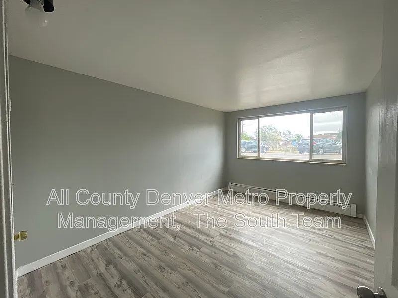 1590 Clinton St #3