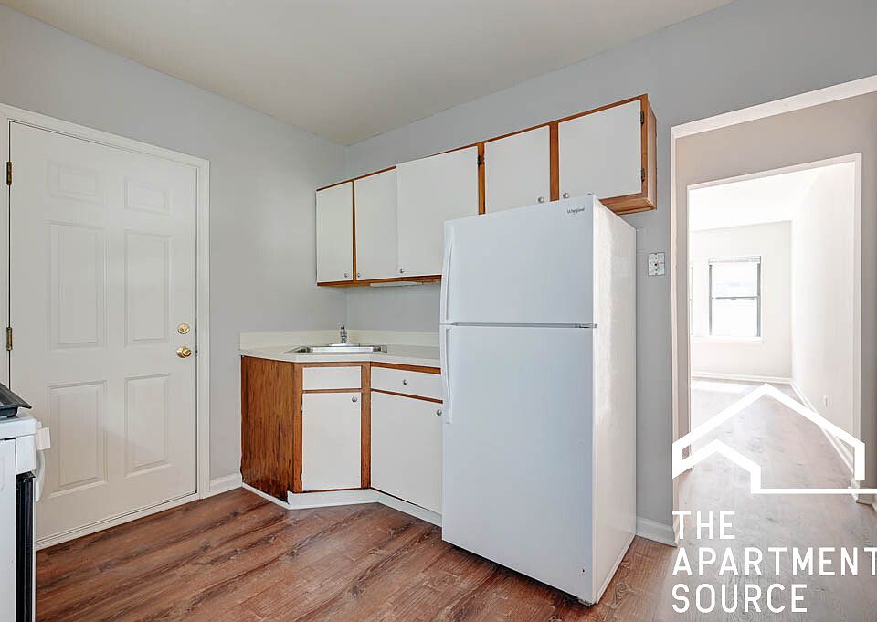 1st image of 5746 N Winthrop Ave APT 104