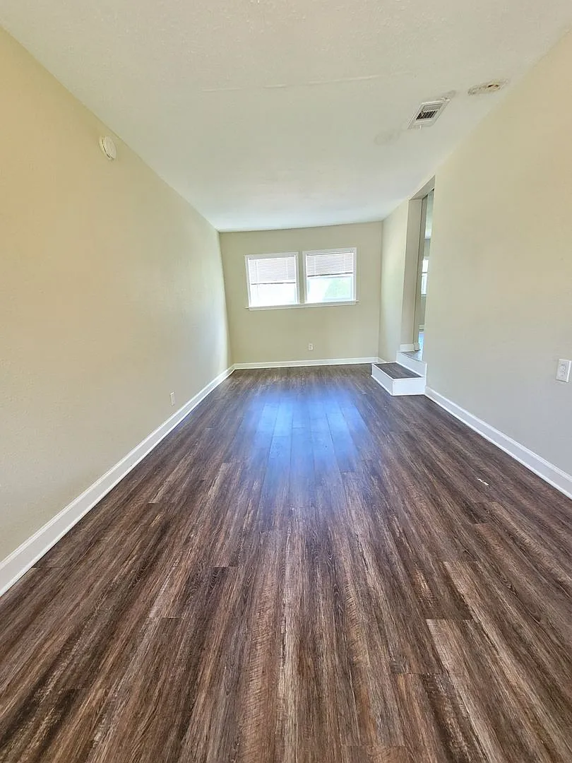 307 Hermey Ave Pensacola. Move In Special: Half Off First Full Month Of Rent — Photo 4