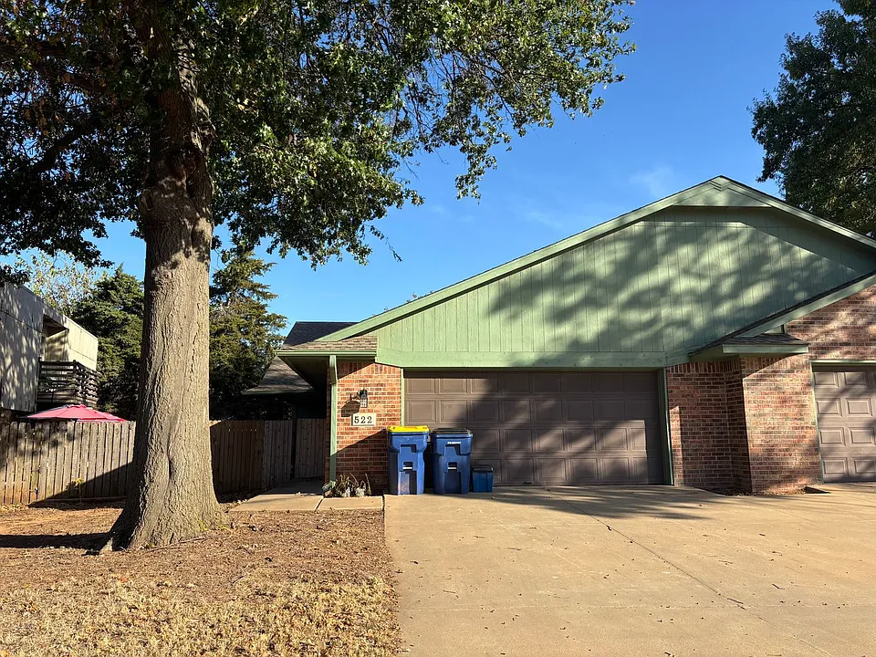 522 E Rogers Dr
