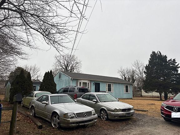 3rd image of 834 Florence Ave
