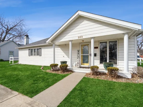 203 4th St SE, Altoona, IA 50009
