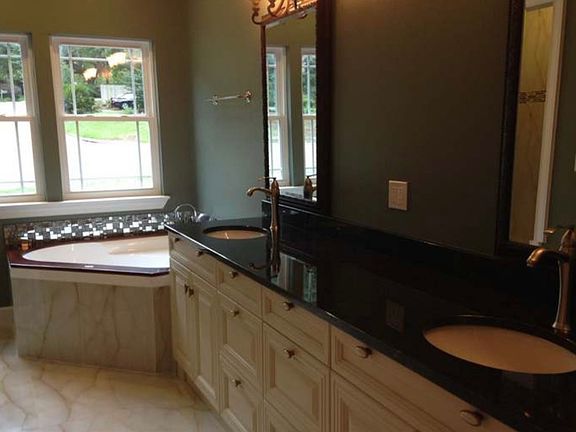 4th image of 2916 Parrish Dr