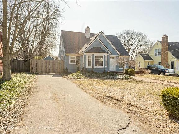 3rd image of 2348 Burchard St SE
