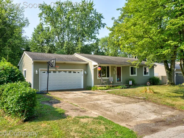255 Oriole Rd, Commerce Township, MI 48382
