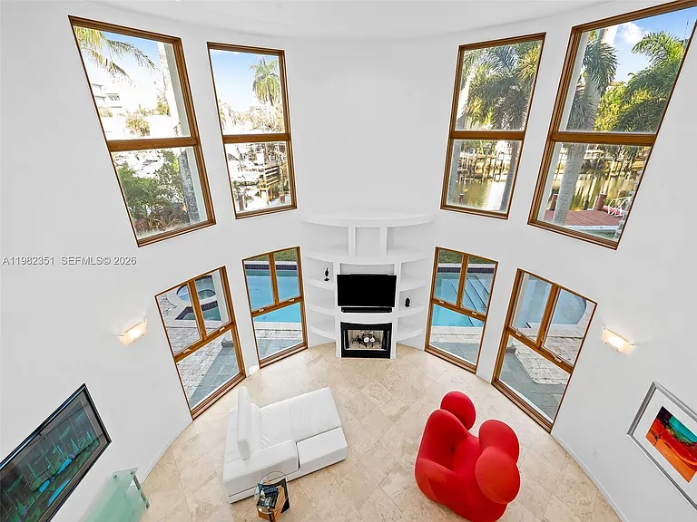 450 Victoria Ter — Photo 13