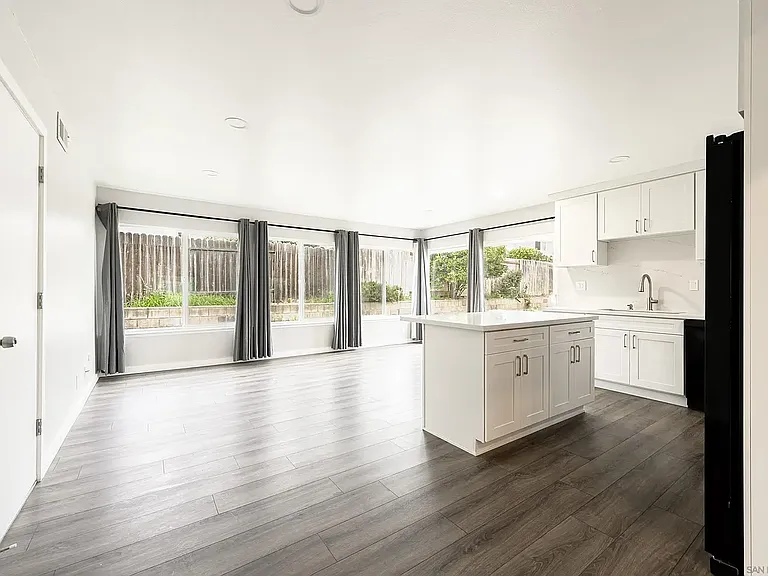 8748 Aquarius Dr — Photo 4
