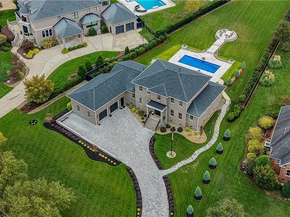 2921 Estates Dr, Virginia Beach, VA 23454