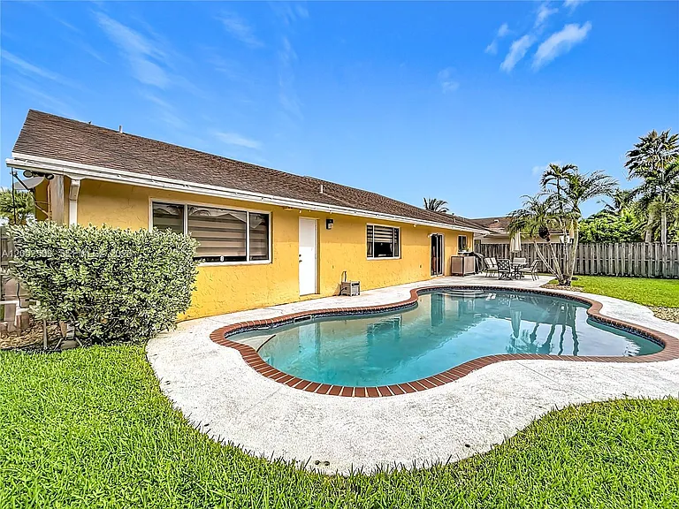 8060 NW 51st Ct — Photo 7