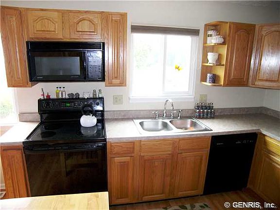 3rd image of 123 Woodlands