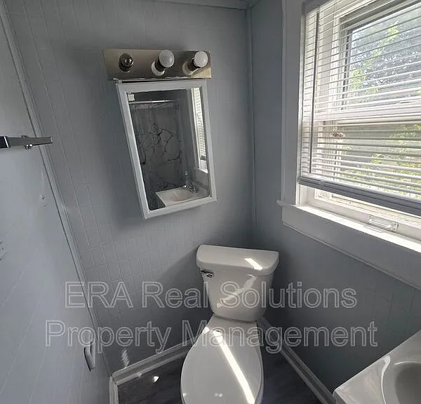1557 N N Brks — Photo 12