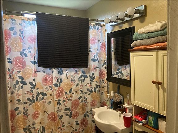 3rd image of 5526 Warrington Dr