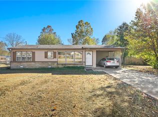 2001 E Lee St, Fayetteville, AR 72701