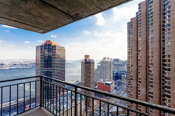 Rented by Mirador Real Estate | media 16