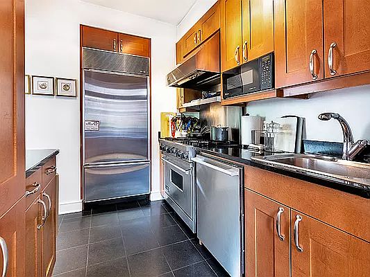 4th image of 99 Jane St APT 3D