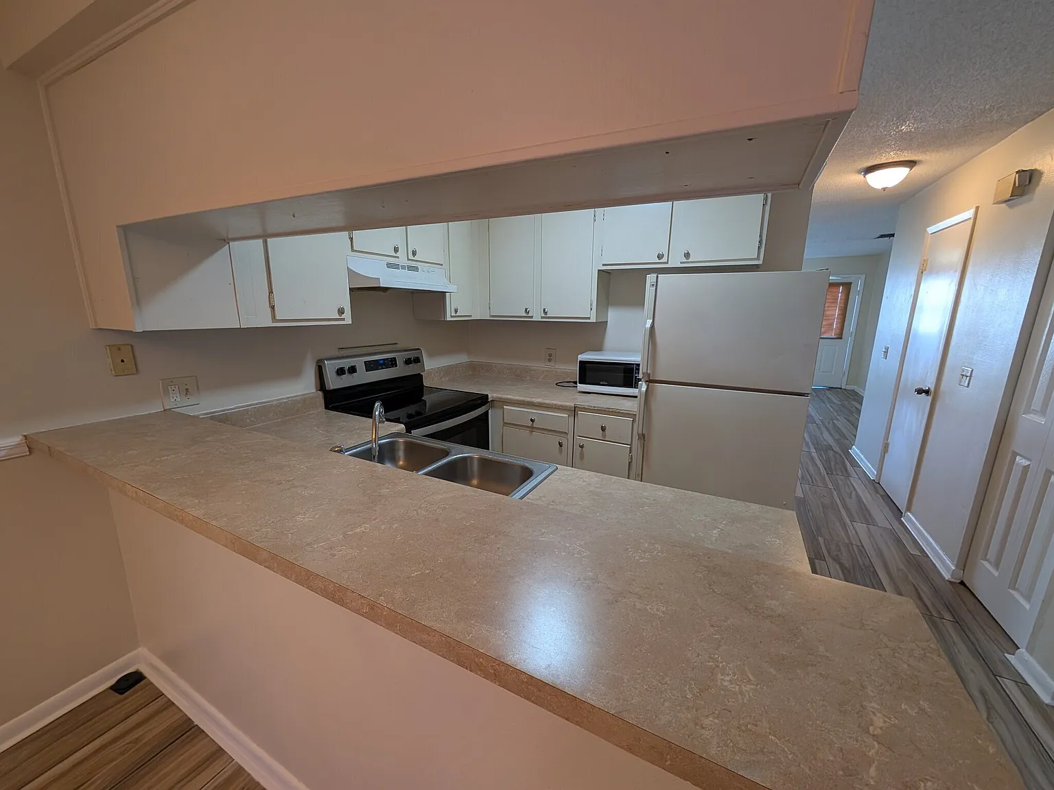 USF/Temple Terrace 2 Bed Condo - Newly Remodeled — Photo 4