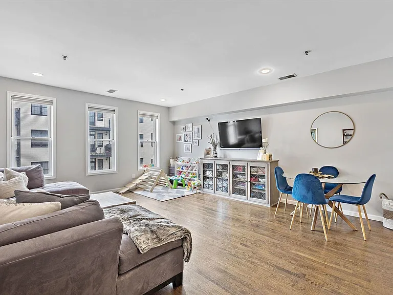 901 Madison St #5C — Photo 2