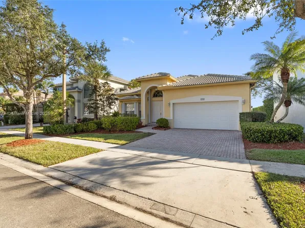 1237 NW 167th Ave, Pembroke Pines, FL 33028