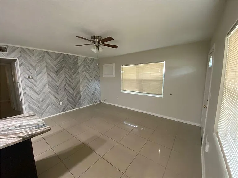 2605 Pembrook Dr — Photo 5
