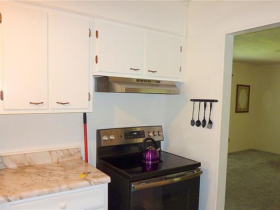 5th image of 2465 Barbarossa Ave