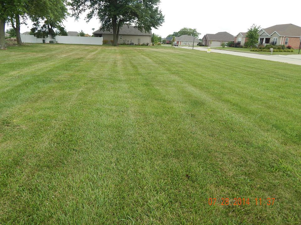 1st image of 211 Country Club Dr
