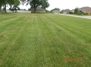 211 Country Club Dr, Centralia, MO 65240