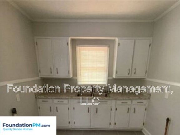 3rd image of 1684 Whitney Ave