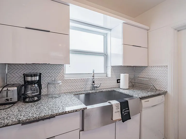 1016 NW 42nd St — Photo 3