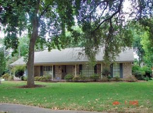 114 Lily St, Lake Jackson, TX 77566
