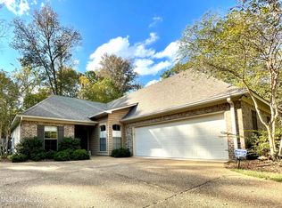 100 Rockbridge Xing, Clinton, MS 39056