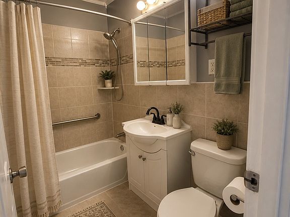 5th image of 603 Balmoral Rd